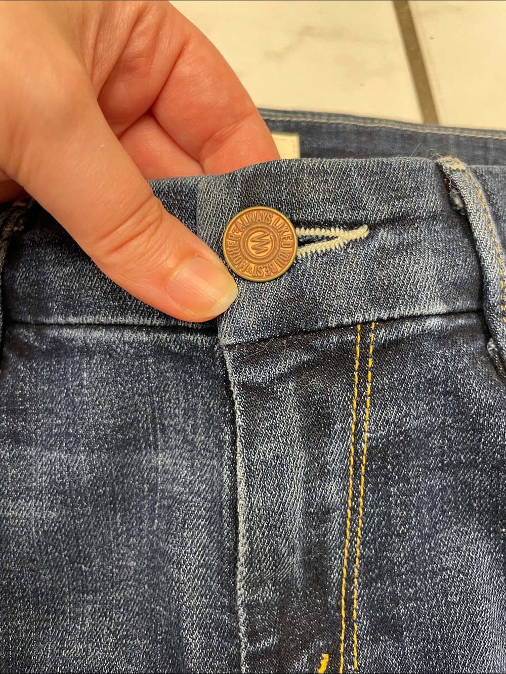 MOTHER Women’s The Looker
Flowers From the Storm Dark Denim Skinny Jeans Size 26 - Picture 5 of 12